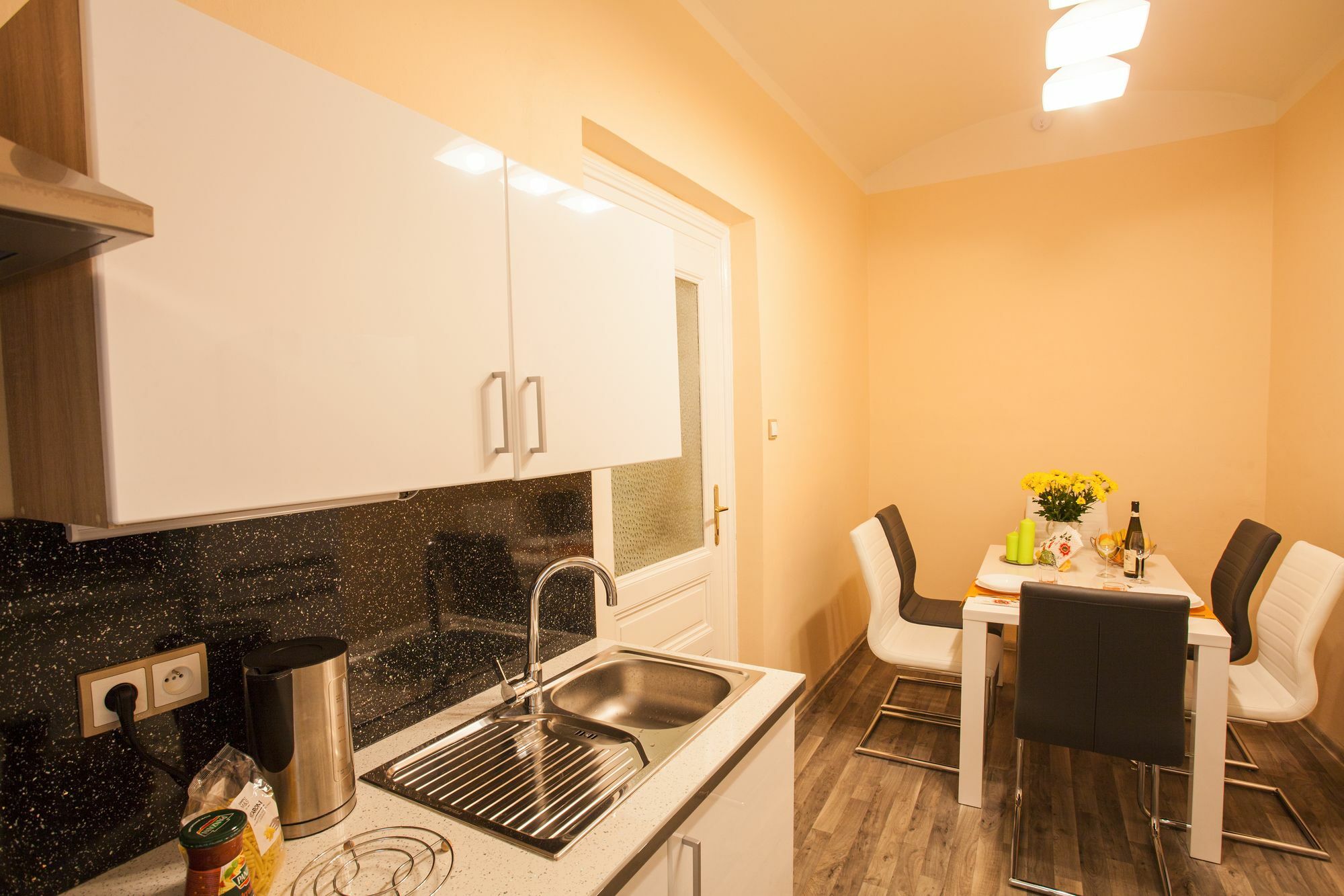 Vertigo Apartment Прага Екстериор снимка